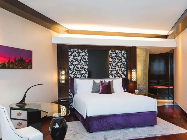 غرفة بسرير كينج مع دخول صالة النادي، Sofitel Mumbai BKC 7/10