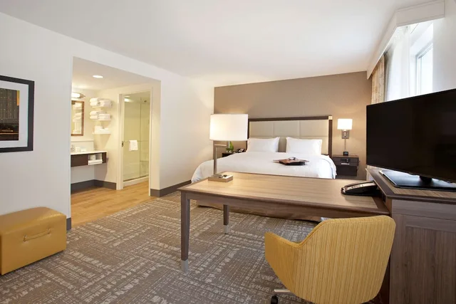استوديو بريميوم بسرير كينج، Hampton Inn and Suites Minneapolis Downtown 3/4