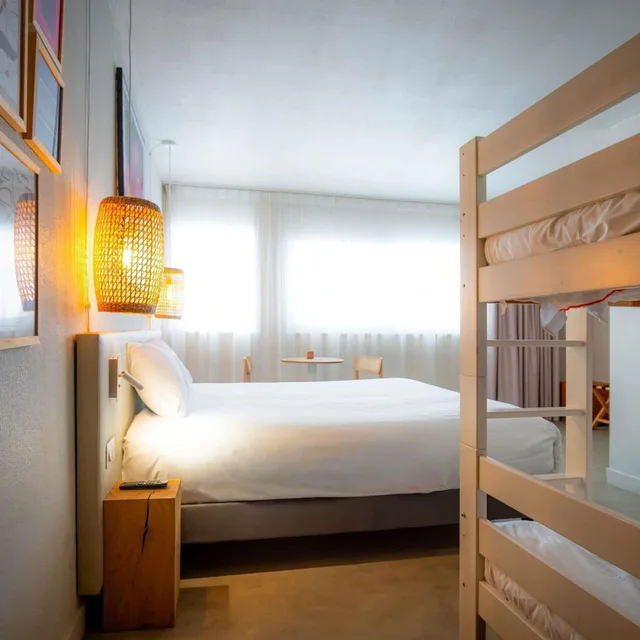 غرفة عائلية بسرير بطابقين بإطلالة على المدينة، Mercure St Raphael Centre Plage 3/8