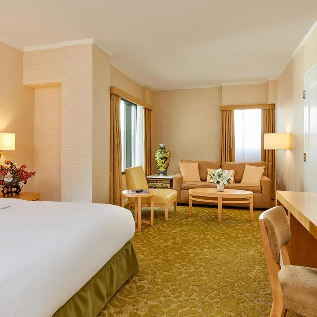 جناح جونيور، Orchard Garden Hotel 2/6