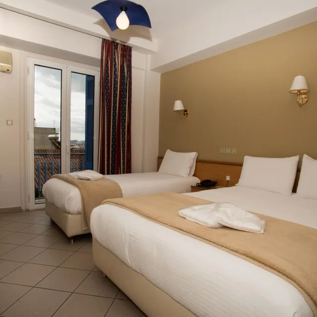 غرفة ثلاثية، Morfeas Hotel 2/2