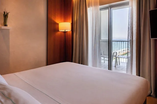 جناح جونيور بسرير كوين بإطلالة على البحيرة، Hotel Ocelle Thermae & Spa 9/10