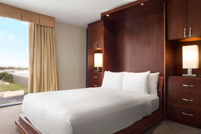 Room, Murphy Bed, Pool View, Accessible, DoubleTree by Hilton Hotel Dallas DFW Airport North 1/2