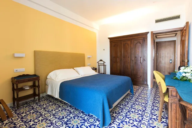 غرفة بسرير مزدوج أو سريرين منفصلين بإطلالة على البحر بشرفة، GRAND HOTEL HERMITAGE 4/10