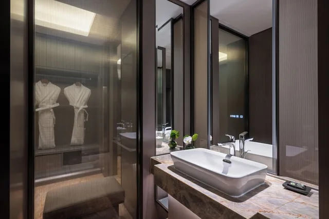 Superior, Suite, King Bed, Novotel Kunshan Yangcheng Lake 2/3