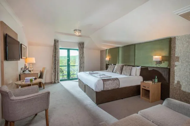 Executive, Balcony, The Vale & Golf Club 3/9