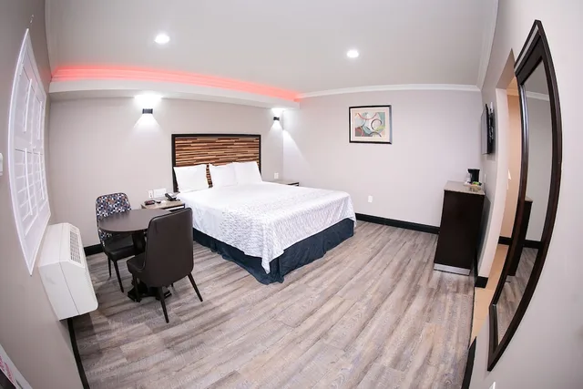 غرفة قياسية بسرير كينج، Diamond Bell Inn And Suites 3/7