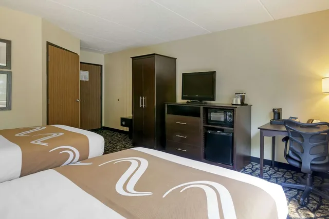 غرفة بسريرين مزدوجين لذوي الإعاقة، Quality Inn Oshkosh Aviation Park 4/5