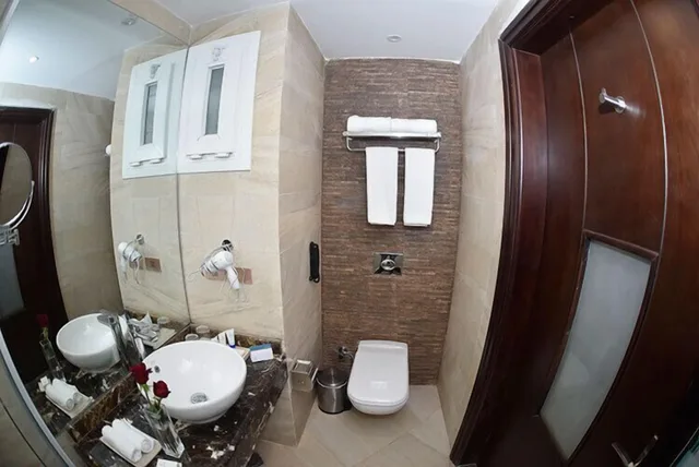 غرفة قياسية بسرير كينج بإطلالة على المسبح، Grand Ocean Hotel And Resort 4/4