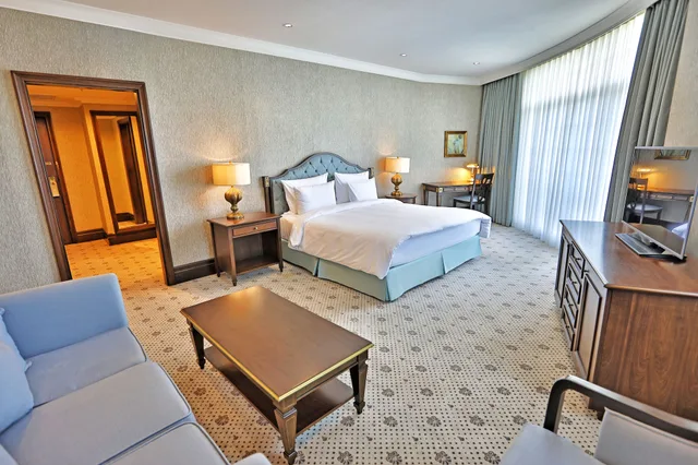 جناح سوبيريور بسرير كينج، Rixos Almaty Hotel 3/4
