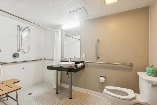 Deluxe, 2 Double Beds, Motel6 Piscataway, NJ 9/10