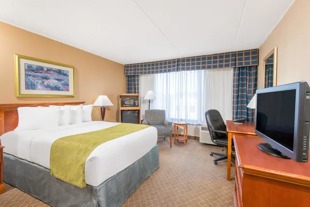 غرفة بسرير مزدوج، Ramada By Wyndham Cumberland Downtown 4/6