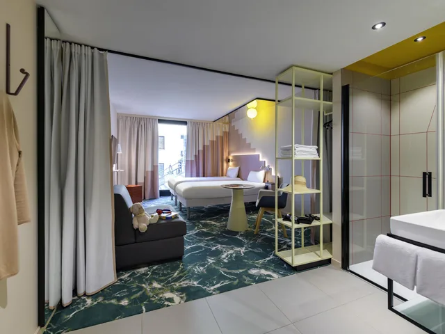 غرفة قياسية بسريرين منفصلين مع أريكة، Ibis Styles Zurich City Center 3/6