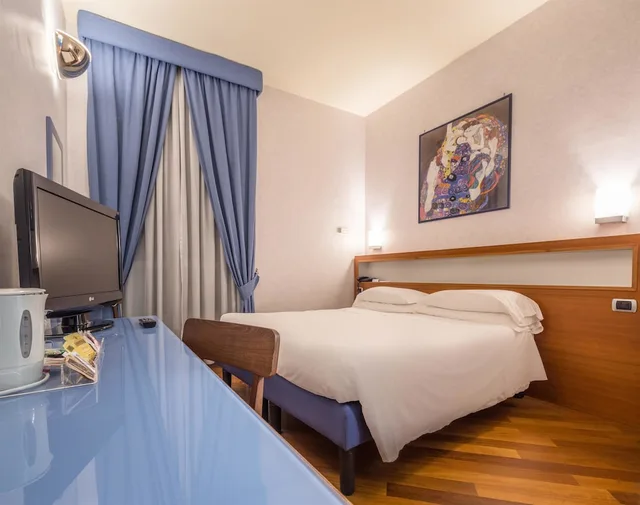 غرفة عائلية بسرير كينج وسريرين منفصلين، Best Western Plus Hotel Plaza 1/10