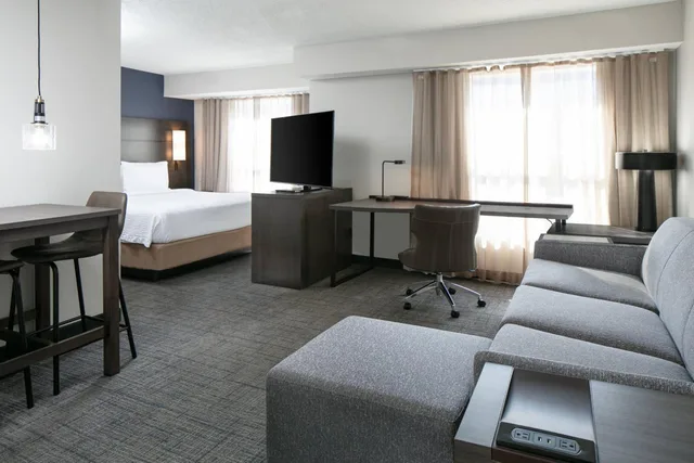 استوديو ديلوكس بسرير كينج مع أريكة، Residence Inn Tulsa South 1/2