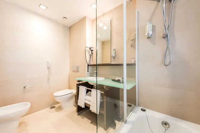 غرفة قياسية بسريرين منفصلين، Mercader Hotel 5/8