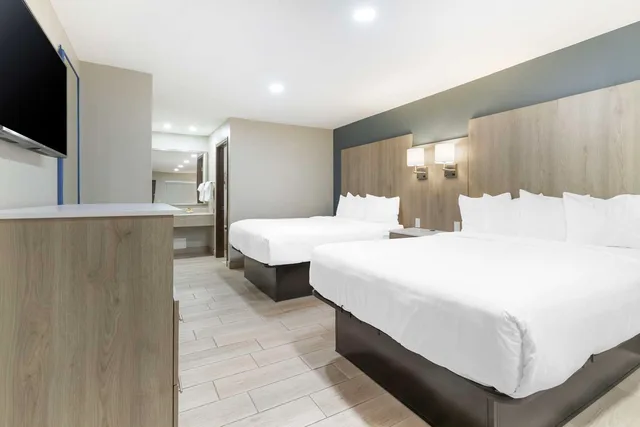 جناح جونيور بسريرين كوين مع أريكة، Best Western Plus Edinburg Inn & Suites 2/4