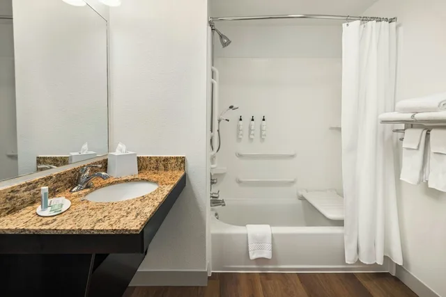 جناح بسريرين كينج بغرفتي نوم مع أريكة، Towneplace Suites Minneapolis Mall of America 4/4