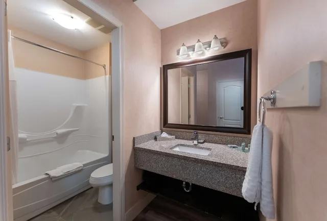 Standard, 2 Queen Beds, Prestige Cranbrook Hotel, BW Premier Collection 2/2