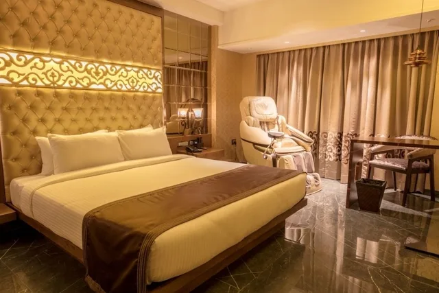 غرفة ديلوكس بسرير مزدوج، Peninsula Redpine Mumbai 2/6