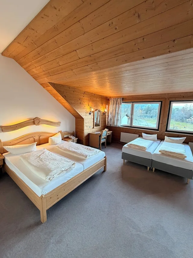 غرفة قياسية رباعية بإطلالة على الجبل بشرفة، Gruberhof Hotel 8/10