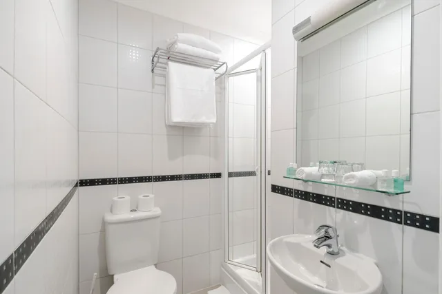 غرفة رباعية، London House Hotel 6/9