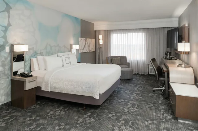 Room, King Bed, Courtyard By Marriott Toronto Vaughan 1/4