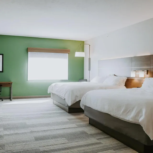 Standard, King Bed, 2 King Beds, Holiday Inn Express and Suites Lincoln South 8/10
