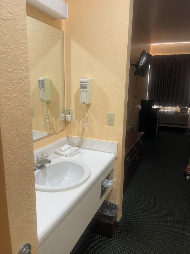 Comfort, Multiple Beds، Highland Inn Peculiar 4/6