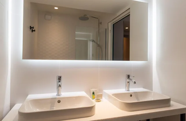 غرفة كومفورت ثلاثية بسرير مزدوج، Leonardo Boutique Hotel Paris Opera 4/4