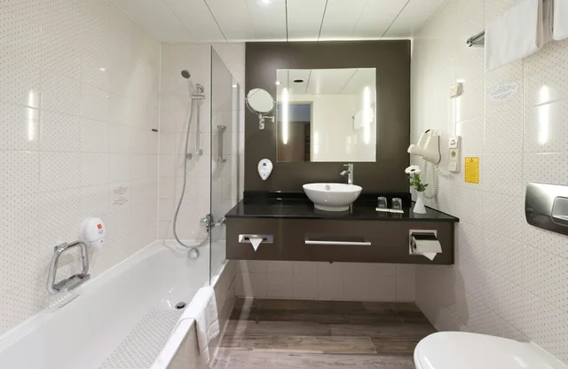 غرفة، LEONARDO HOTEL KARLSRUHE 4/4