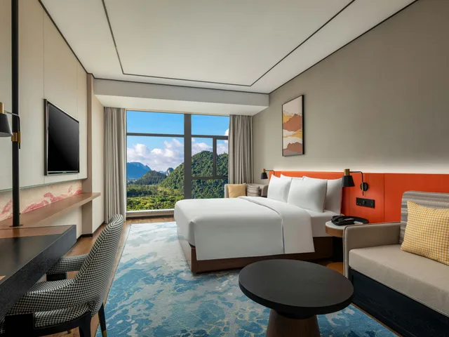 Deluxe, King Bed, Hilton Garden Inn Xingyi Wanfenglin 2/2