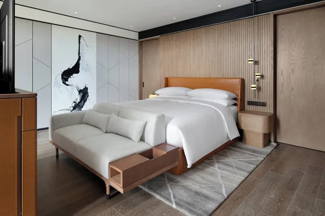 جناح بسرير كينج بإطلالة على البحيرة بغرفة نوم واحدة، Sheraton Mianyang 1/1