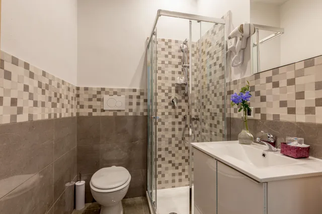غرفة سوبيريور بسرير كوين، Courtyard Rome Suite 4/4