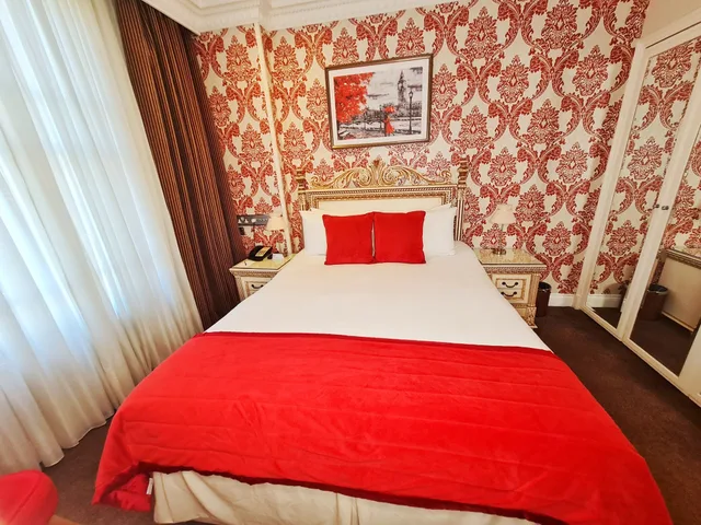 Double Room Queen, Ashburn 5/10