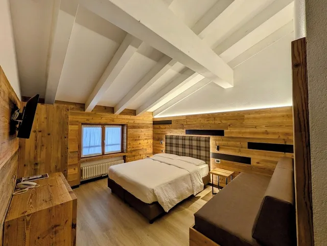 غرفة كومفورت ثلاثية بسرير مزدوج وسرير فردي، Hotel Ariston 4/10