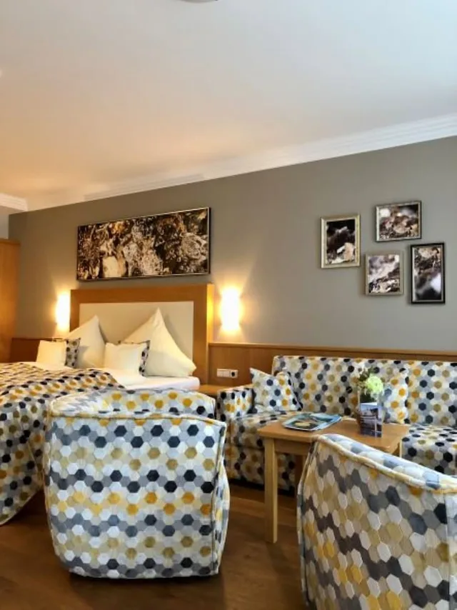 جناح سوبيريور بسرير كوين مع أريكة، Ortners Resort 2/4