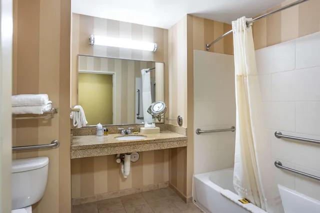 جناح بسرير كينج لذوي الإعاقة، Best Western Plus University Park Inn & Suites 5/5