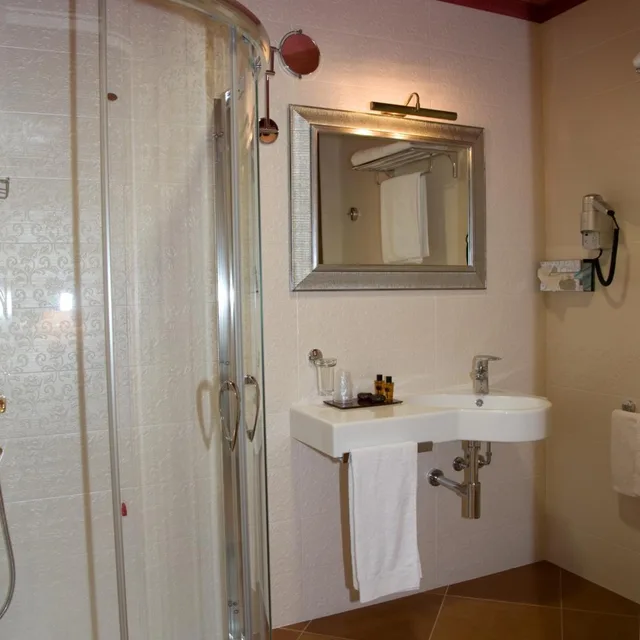 غرفة كلاسيكية ثلاثية، Artemis Hotel 8/8