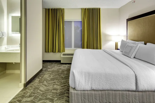 جناح بسرير كينج مع أريكة لذوي الإعاقة، SpringHill Suites Port St. Lucie 1/2