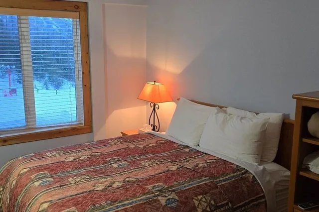 شقة سكنية قياسية بسرير كوين بغرفة نوم واحدة مع أريكة، Cornerstone Lodge 3/6