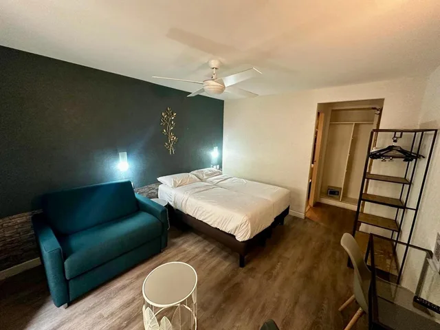 غرفة بسريرين منفصلين بشرفة، Hotel Du Maine 2/4