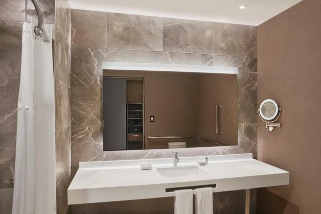 غرفة كبيرة بسرير كينج بإطلالة على المدينة، Ac Hotel By Marriott Saltillo 7/8