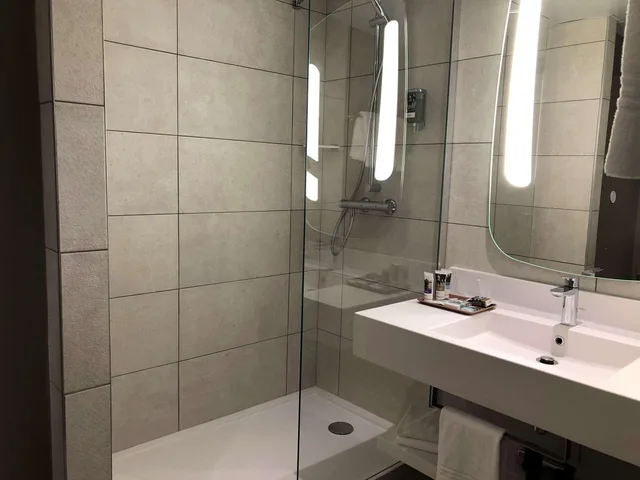 Upper, Double Bed، Mercure Reims Parc Des Expositions 2/2