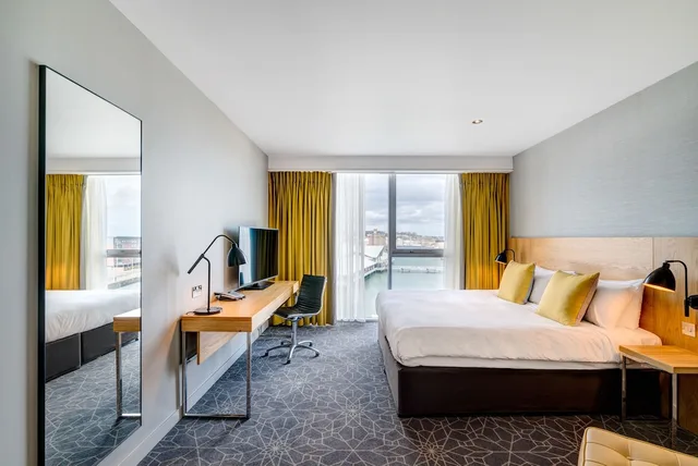 City, Twin Beds، Apex City Quay Hotel And Spa 2/4