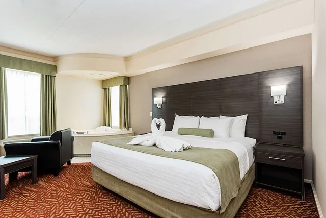 Tower, Standard, King Bed, Jetted Tub، Best Western Inn On The Bay 1/3
