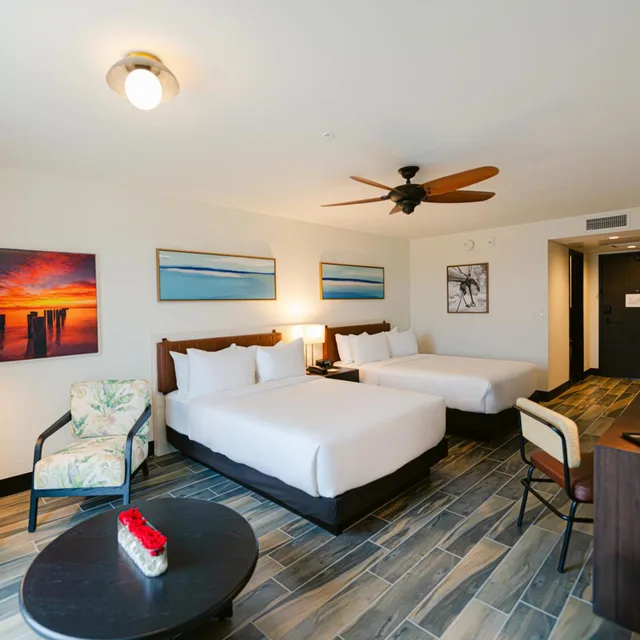 Room, Queen Bed, Pool View, The Perry Hotel Naples 2/3