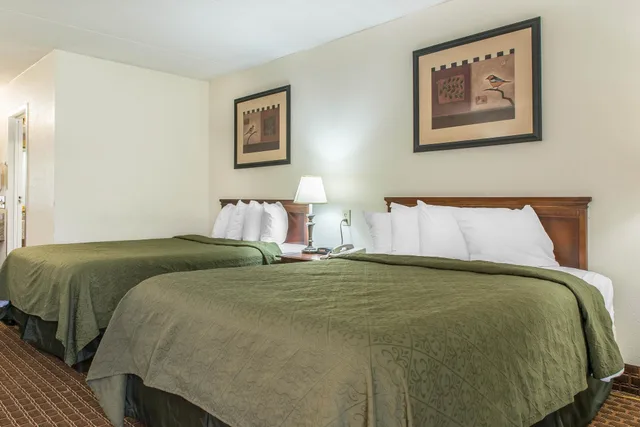 غرفة قياسية بسريرين كوين، Rodeway Inn Brookville, PA 8/9