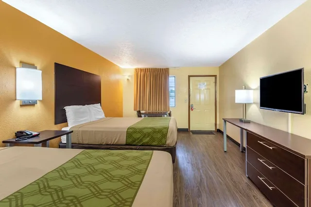 غرفة قياسية بسريرين كوين، Econo Lodge North Nashville TN 2/5