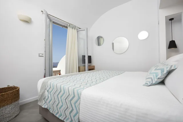 جناح غراند بسريرين منفصلين بإطلالة على البحر بشرفة بغرفتي نوم مع أريكة، Volcano View Hotel 6/10
